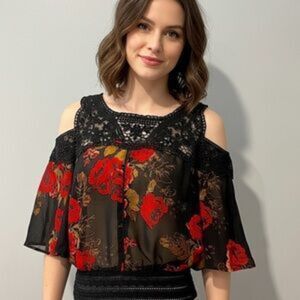 Guess Black & Red Rose Print Cold Shoulder Crochet Blouse Size XS